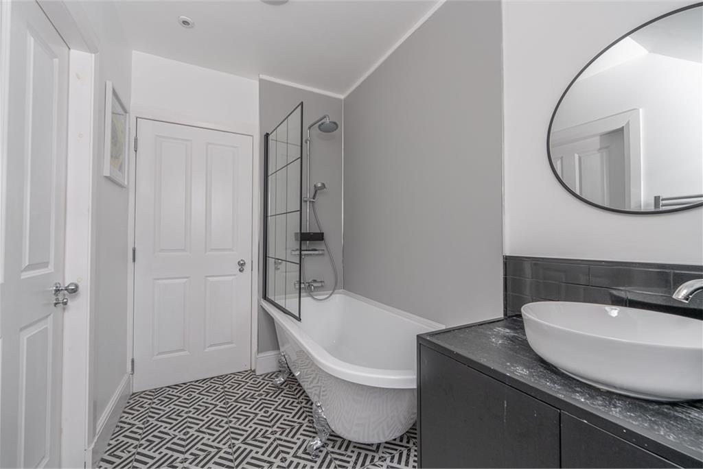 Flat 2,
16a Minto Street,
Edinburgh,
EH9 1RQ - image 27