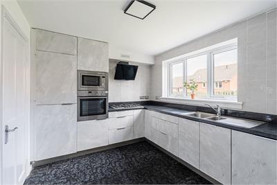142 Gilmerton Dykes Road, Edinburgh, EH17 8PE - image 4