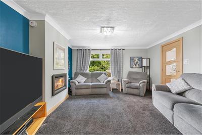 14 Spruce Grove, Dunfermline, KY11 8AE - image 2