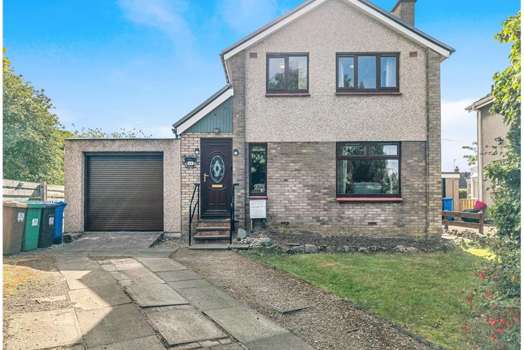 14 Spruce Grove,
Dunfermline,
KY11 8AE - image 1