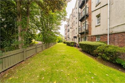 6/8 Carrick Knowe Avenue, Edinburgh, EH12 7BX - image 17