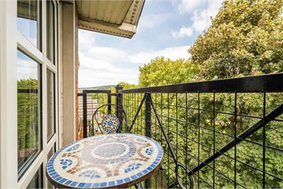 6/8 Carrick Knowe Avenue, Edinburgh, EH12 7BX - image 4