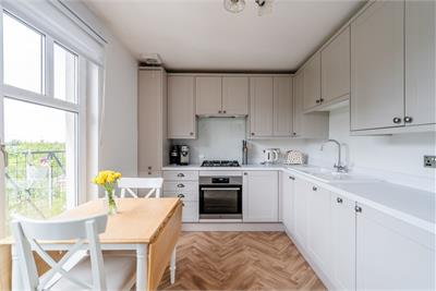 6/8 Carrick Knowe Avenue, Edinburgh, EH12 7BX - image 5
