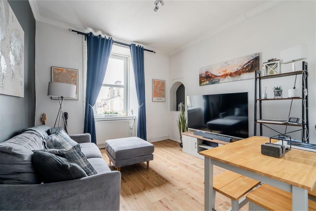 11 3F3 Watson Crescent, Edinburgh, EH11 1HB - image 2