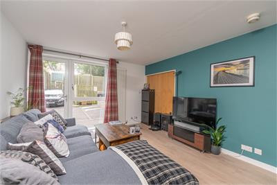 8/2 East Pilton Farm Rigg, Edinburgh, EH5 2GD - image 2