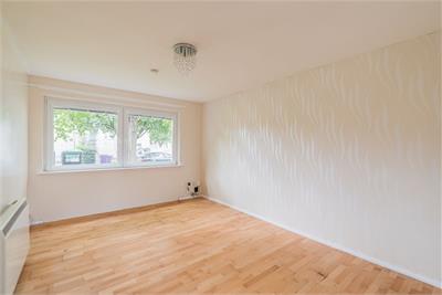 9/3 Saughton Mains Terrace, Edinburgh, EH11 3NX - image 2
