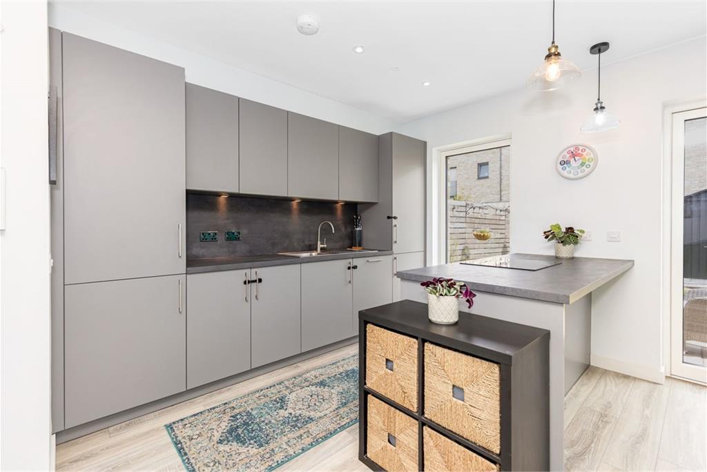 22 South Carron Crescent, Leith, Edinburgh, EH6 7FX - image 3