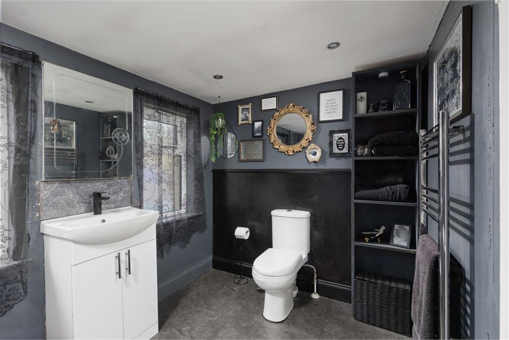 17 Wilson Street, Cowdenbeath, KY4 9DQ - image 15