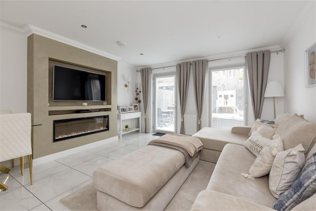 7 Peebles Terrace, Muirhouse, Edinburgh, EH4 4UE - image 2