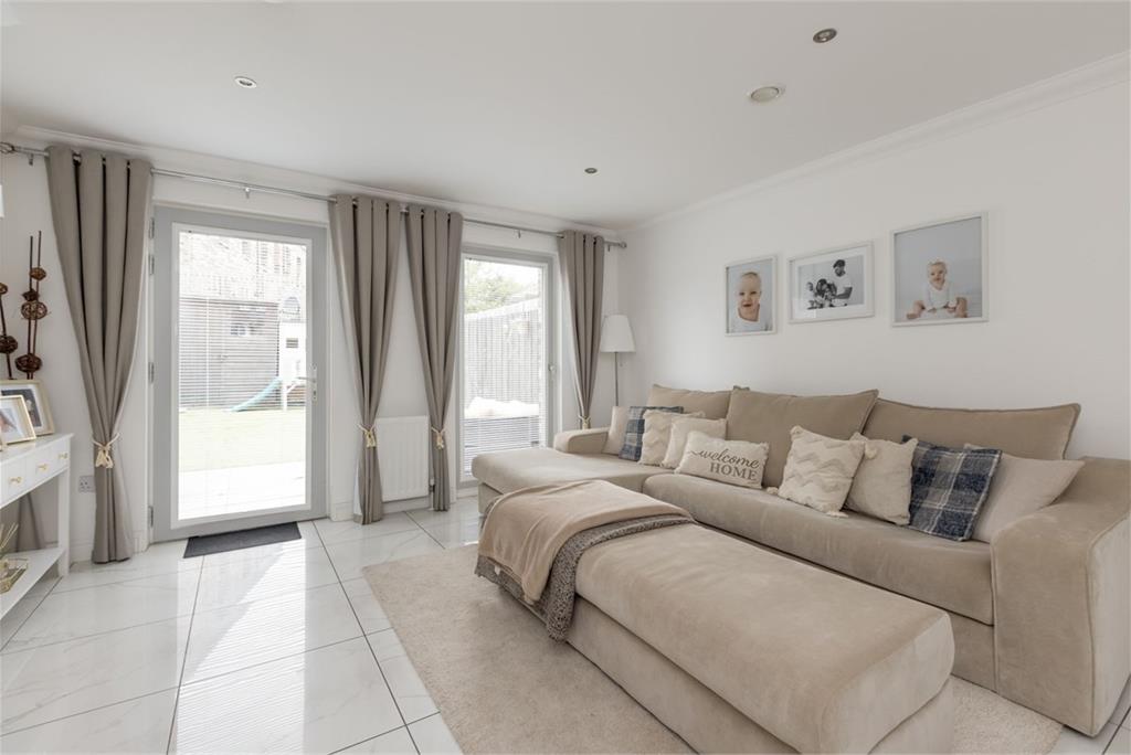 7 Peebles Terrace, Muirhouse, Edinburgh, EH4 4UE - image 3
