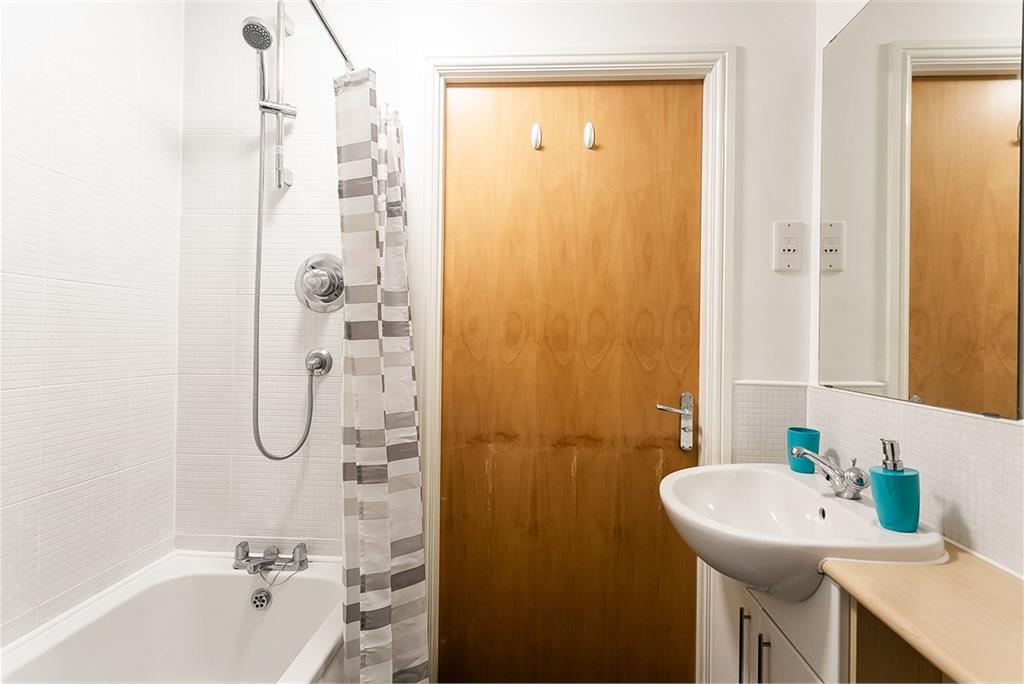 Flat 15,
5 Allanfield Place,
Edinburgh,
EH7 5AJ - image 16