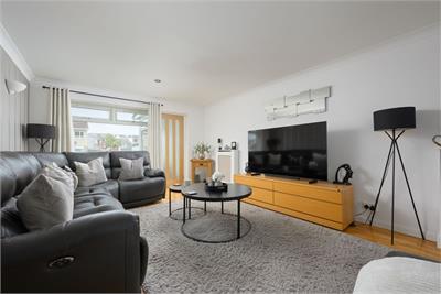 40 Grey Craigs, Cairneyhill, KY12 8XN - image 2