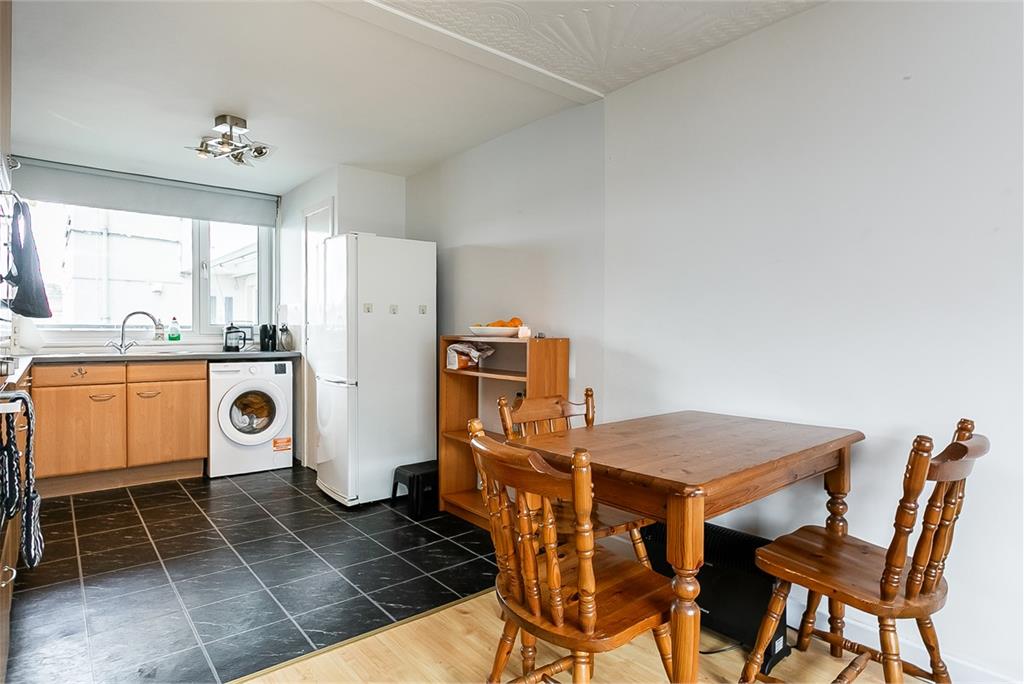 8/4 Lochview Court,
Dumbiedykes Road,
Edinburgh,
EH8 8AR - image 5