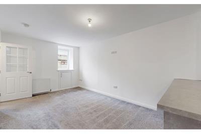 31a Lawrie Street, Stonehouse, Larkhall, ML9 3LN - image 4
