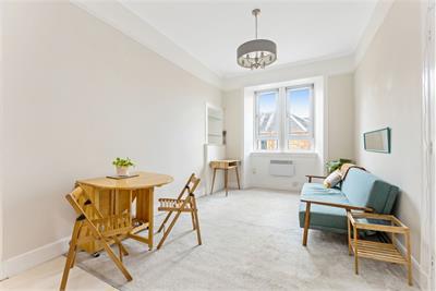 21 (3F2), Milton Street, Abbeyhill, Edinburgh, EH8 8HA - image 3