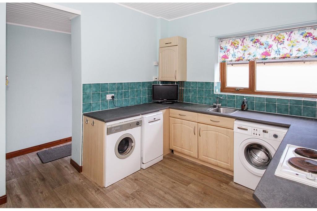 36 Pitbauchlie Bank,
Dunfermline,
KY11 8DP - image 5