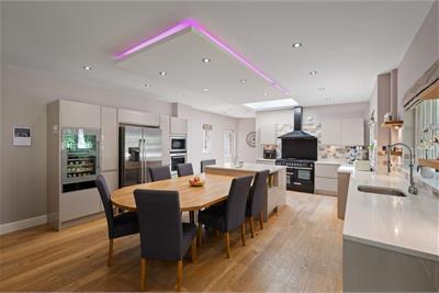 5 Rattray Way, Greenbank, Edinburgh, EH10 5TU - image 3