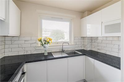 38 Falcon Court, Edinburgh, EH10 4AF - image 17