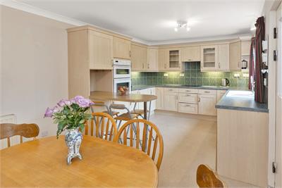 6 West Lynn Grove, West Linton EH46 7HX - image 2