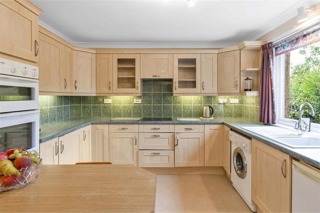 6 West Lynn Grove, West Linton EH46 7HX - image 3
