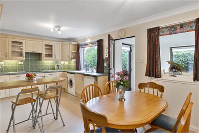 6 West Lynn Grove, West Linton EH46 7HX - image 3