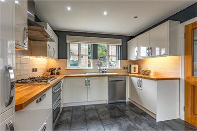 32 Jedbank Drive, Jedburgh, TD8 6LP - image 8