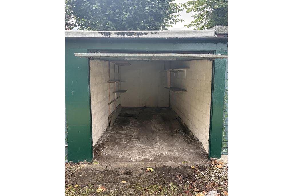 Garage 15, 15 Salisbury Road, Newington, Edinburgh, EH16 5AA - image 2