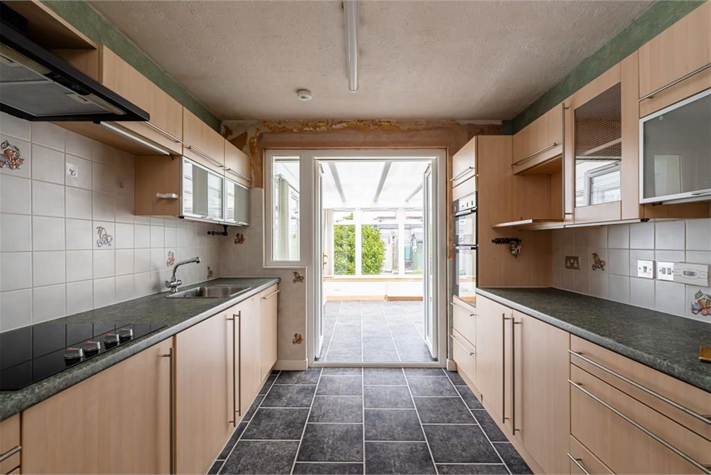 7 Drum Brae Park, Edinburgh, EH12 8TG - image 4