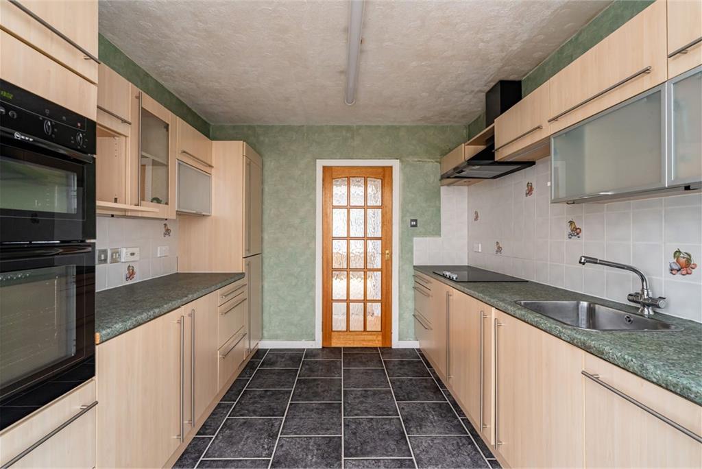7 Drum Brae Park, Edinburgh, EH12 8TG - image 5