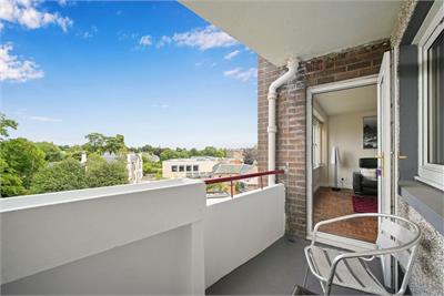 58 Falcon Court, Morningside, Edinburgh, EH10 4AF - image 3