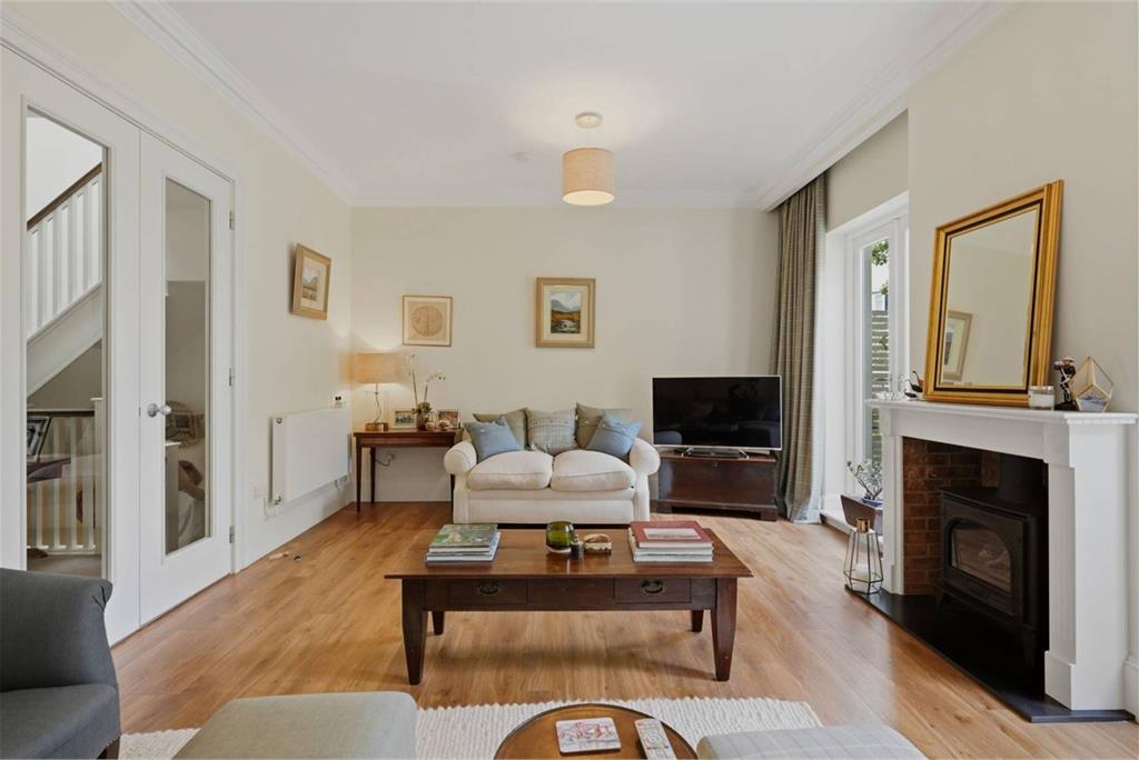 55 Larkfield Gardens, Trinity, EH5 3QB - image 3
