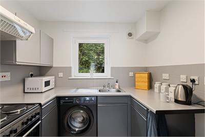 57/1 Orchard Brae Gardens, Edinburgh, EH4 2HQ - image 3