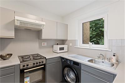 57/1 Orchard Brae Gardens, Edinburgh, EH4 2HQ - image 4