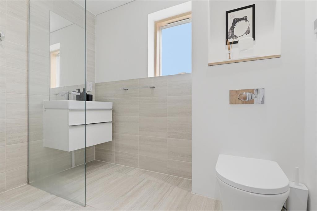 3 Simon Square,
Newington,
Edinburgh,
EH8 9HP - image 12