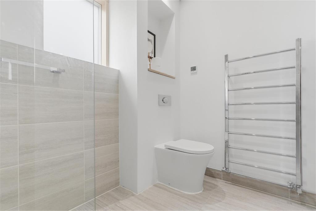3 Simon Square,
Newington,
Edinburgh,
EH8 9HP - image 13