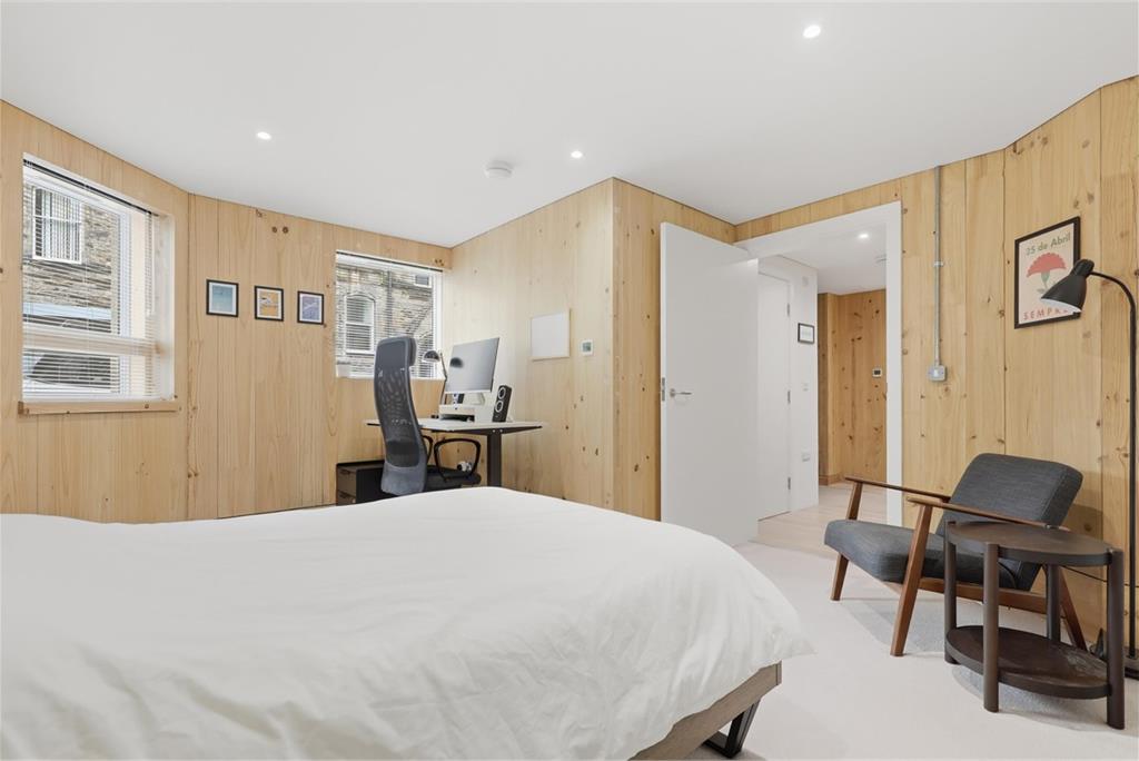 3 Simon Square,
Newington,
Edinburgh,
EH8 9HP - image 9