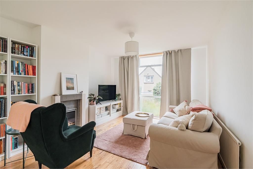 34 Buckstone Drive, Edinburgh, EH10 6PQ - image 2