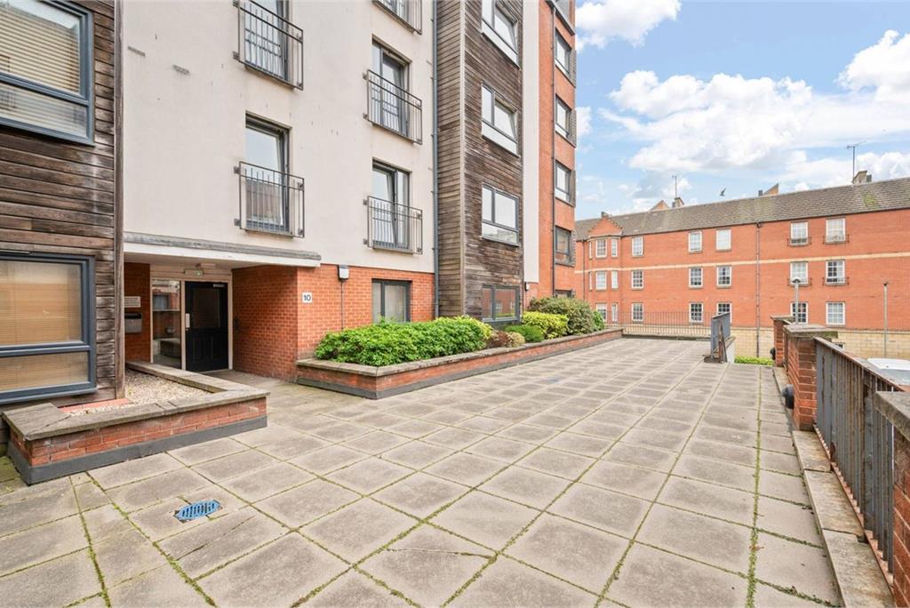 10/17 Salamander Court, Leith, Edinburgh, EH6 7JP - image 19