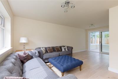13 Barnton Park Avenue, Edinburgh, EH4 6ES - image 4