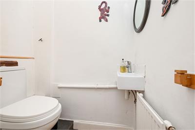 11 (2f2) Canon Street, Edinburgh, EH3 5HE - image 12