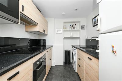 11 (2f2) Canon Street, Edinburgh, EH3 5HE - image 5