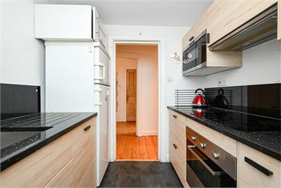 11 (2f2) Canon Street, Edinburgh, EH3 5HE - image 6
