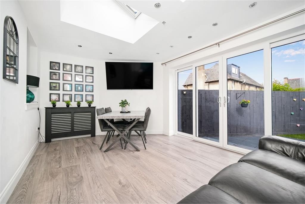 21 Boswall Gardens, Edinburgh, EH5 2BN - image 2