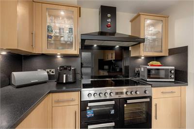 105 Baberton Mains Drive, Edinburgh, EH14 3DA - image 9