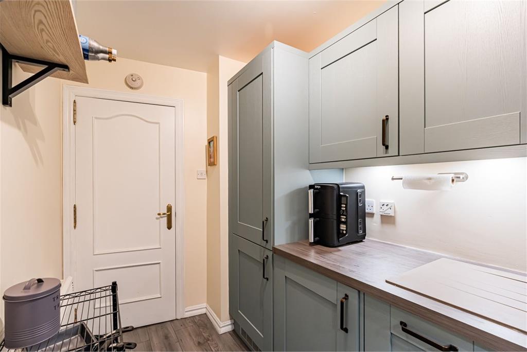 18/26 Johns Place, Edinburgh, EH6 7EN - image 5