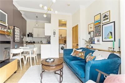 9 (3F2), Rossie Place, Easter Road, Edinburgh, EH7 5SF - image 3