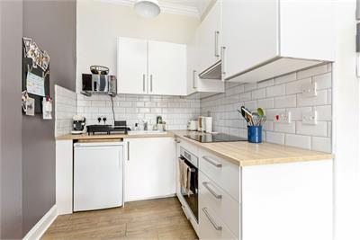 9 (3F2), Rossie Place, Easter Road, Edinburgh, EH7 5SF - image 4