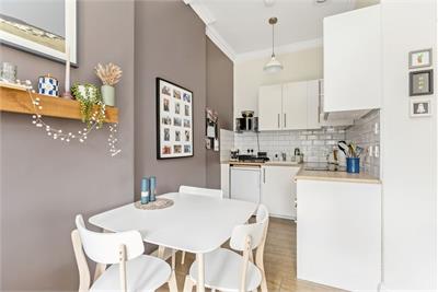 9 (3F2), Rossie Place, Easter Road, Edinburgh, EH7 5SF - image 5