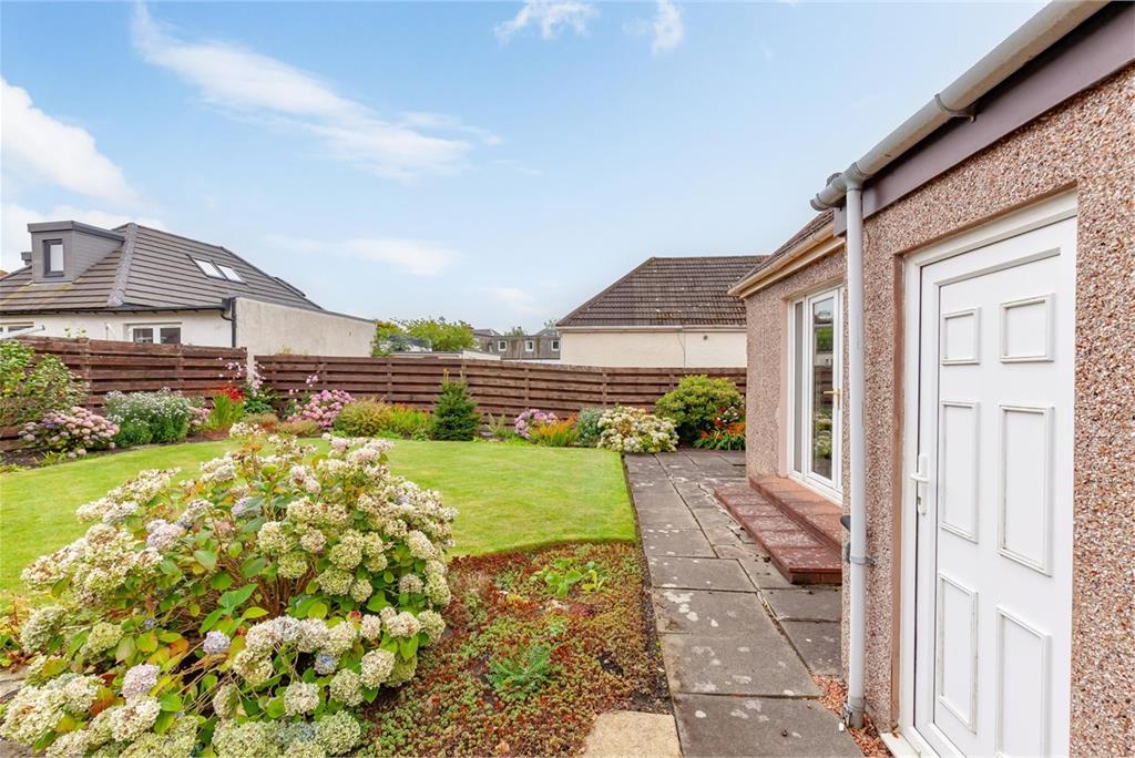38 Drum Brae South,
Edinburgh,
EH12 8SZ - image 25