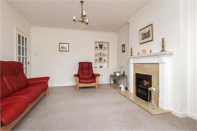38 Drum Brae South, Edinburgh, EH12 8SZ - image 5